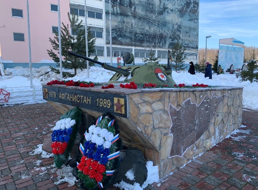 У памятного Мемориала Защитникам Отечества настоятелем Ильинского храма в Северном Бутово отслужена заупокойная лития в 33-ю годовщину вывода советских войск из Афганистана